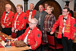 Senatorena RotFunken 2025-01-10 32  Senatorenabend - Am Freitag 10. Jan war 2025 sind wir der Einladung zum Senatorenabend der KG Roten Funken gefolgt. Ein schöner entspannender Abend im „Theodor König Keller“. : DVPJ, Holger II, Phil II., Prinz Karneval, Prinz, Prinzessin Mia I., Hofmarschälle, Page, Pagen, Paginnen, HDK, Duisburg, Karneval, Helau, Tollität, Event, Session 2024, Session 2025, HDK Duisburg, Hauptausschuss, Hauptausschuss Karneval Duisburg, Duisburg ist echt