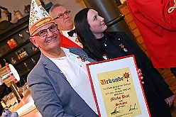 Senatorena RotFunken 2025-01-10 38  Senatorenabend - Am Freitag 10. Jan war 2025 sind wir der Einladung zum Senatorenabend der KG Roten Funken gefolgt. Ein schöner entspannender Abend im „Theodor König Keller“. : DVPJ, Holger II, Phil II., Prinz Karneval, Prinz, Prinzessin Mia I., Hofmarschälle, Page, Pagen, Paginnen, HDK, Duisburg, Karneval, Helau, Tollität, Event, Session 2024, Session 2025, HDK Duisburg, Hauptausschuss, Hauptausschuss Karneval Duisburg, Duisburg ist echt