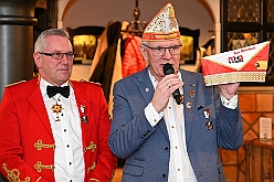 Senatorena RotFunken 2025-01-10 42  Senatorenabend - Am Freitag 10. Jan war 2025 sind wir der Einladung zum Senatorenabend der KG Roten Funken gefolgt. Ein schöner entspannender Abend im „Theodor König Keller“. : DVPJ, Holger II, Phil II., Prinz Karneval, Prinz, Prinzessin Mia I., Hofmarschälle, Page, Pagen, Paginnen, HDK, Duisburg, Karneval, Helau, Tollität, Event, Session 2024, Session 2025, HDK Duisburg, Hauptausschuss, Hauptausschuss Karneval Duisburg, Duisburg ist echt