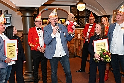 Senatorena RotFunken 2025-01-10 45  Senatorenabend - Am Freitag 10. Jan war 2025 sind wir der Einladung zum Senatorenabend der KG Roten Funken gefolgt. Ein schöner entspannender Abend im „Theodor König Keller“. : DVPJ, Holger II, Phil II., Prinz Karneval, Prinz, Prinzessin Mia I., Hofmarschälle, Page, Pagen, Paginnen, HDK, Duisburg, Karneval, Helau, Tollität, Event, Session 2024, Session 2025, HDK Duisburg, Hauptausschuss, Hauptausschuss Karneval Duisburg, Duisburg ist echt