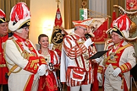 Kuerung 2025-01-18 009  Endlich Prinz Holger II. - Am Samstag 18. Januar 2025 war es endlich soweit. Kürung se. Tollität Prinz Holger II. Mit einem Gala-Abend in der ausverkauften Mercatorhalle in Duisburg. Ein stimmungsvoller Abend mit Show, Musik und Tanz.  Vorab präsentierte sich die Prinzencrew 2025 im WYNDHAM Hotel Duisburger Hof der Leibgarde se. Tollität, die Prinzengarde der Stadt Duisburg. : DVPJ, Holger II, Phil II., Prinz Karneval, Prinz, Prinzessin Mia I., Hofmarschälle, Page, Pagen, Paginnen, HDK, Duisburg, Karneval, Helau, Tollität, Event, Session 2024, Session 2025, HDK Duisburg, Hauptausschuss, Hauptausschuss Karneval Duisburg, Duisburg ist echt