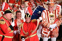 Kuerung 2025-01-18 051  Endlich Prinz Holger II. - Am Samstag 18. Januar 2025 war es endlich soweit. Kürung se. Tollität Prinz Holger II. Mit einem Gala-Abend in der ausverkauften Mercatorhalle in Duisburg. Ein stimmungsvoller Abend mit Show, Musik und Tanz.  Vorab präsentierte sich die Prinzencrew 2025 im WYNDHAM Hotel Duisburger Hof der Leibgarde se. Tollität, die Prinzengarde der Stadt Duisburg. : DVPJ, Holger II, Phil II., Prinz Karneval, Prinz, Prinzessin Mia I., Hofmarschälle, Page, Pagen, Paginnen, HDK, Duisburg, Karneval, Helau, Tollität, Event, Session 2024, Session 2025, HDK Duisburg, Hauptausschuss, Hauptausschuss Karneval Duisburg, Duisburg ist echt