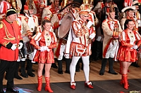 Kuerung 2025-01-18 055  Endlich Prinz Holger II. - Am Samstag 18. Januar 2025 war es endlich soweit. Kürung se. Tollität Prinz Holger II. Mit einem Gala-Abend in der ausverkauften Mercatorhalle in Duisburg. Ein stimmungsvoller Abend mit Show, Musik und Tanz.  Vorab präsentierte sich die Prinzencrew 2025 im WYNDHAM Hotel Duisburger Hof der Leibgarde se. Tollität, die Prinzengarde der Stadt Duisburg. : DVPJ, Holger II, Phil II., Prinz Karneval, Prinz, Prinzessin Mia I., Hofmarschälle, Page, Pagen, Paginnen, HDK, Duisburg, Karneval, Helau, Tollität, Event, Session 2024, Session 2025, HDK Duisburg, Hauptausschuss, Hauptausschuss Karneval Duisburg, Duisburg ist echt