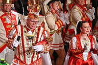 Kuerung 2025-01-18 065  Endlich Prinz Holger II. - Am Samstag 18. Januar 2025 war es endlich soweit. Kürung se. Tollität Prinz Holger II. Mit einem Gala-Abend in der ausverkauften Mercatorhalle in Duisburg. Ein stimmungsvoller Abend mit Show, Musik und Tanz.  Vorab präsentierte sich die Prinzencrew 2025 im WYNDHAM Hotel Duisburger Hof der Leibgarde se. Tollität, die Prinzengarde der Stadt Duisburg. : DVPJ, Holger II, Phil II., Prinz Karneval, Prinz, Prinzessin Mia I., Hofmarschälle, Page, Pagen, Paginnen, HDK, Duisburg, Karneval, Helau, Tollität, Event, Session 2024, Session 2025, HDK Duisburg, Hauptausschuss, Hauptausschuss Karneval Duisburg, Duisburg ist echt