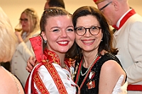 Kuerung 2025-01-18 113  Endlich Prinz Holger II. - Am Samstag 18. Januar 2025 war es endlich soweit. Kürung se. Tollität Prinz Holger II. Mit einem Gala-Abend in der ausverkauften Mercatorhalle in Duisburg. Ein stimmungsvoller Abend mit Show, Musik und Tanz.  Vorab präsentierte sich die Prinzencrew 2025 im WYNDHAM Hotel Duisburger Hof der Leibgarde se. Tollität, die Prinzengarde der Stadt Duisburg. : DVPJ, Holger II, Phil II., Prinz Karneval, Prinz, Prinzessin Mia I., Hofmarschälle, Page, Pagen, Paginnen, HDK, Duisburg, Karneval, Helau, Tollität, Event, Session 2024, Session 2025, HDK Duisburg, Hauptausschuss, Hauptausschuss Karneval Duisburg, Duisburg ist echt
