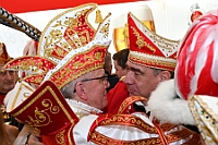 Kuerung 2025-01-18 115  Endlich Prinz Holger II. - Am Samstag 18. Januar 2025 war es endlich soweit. Kürung se. Tollität Prinz Holger II. Mit einem Gala-Abend in der ausverkauften Mercatorhalle in Duisburg. Ein stimmungsvoller Abend mit Show, Musik und Tanz.  Vorab präsentierte sich die Prinzencrew 2025 im WYNDHAM Hotel Duisburger Hof der Leibgarde se. Tollität, die Prinzengarde der Stadt Duisburg. : DVPJ, Holger II, Phil II., Prinz Karneval, Prinz, Prinzessin Mia I., Hofmarschälle, Page, Pagen, Paginnen, HDK, Duisburg, Karneval, Helau, Tollität, Event, Session 2024, Session 2025, HDK Duisburg, Hauptausschuss, Hauptausschuss Karneval Duisburg, Duisburg ist echt