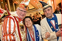 Kuerung 2025-01-18 133  Endlich Prinz Holger II. - Am Samstag 18. Januar 2025 war es endlich soweit. Kürung se. Tollität Prinz Holger II. Mit einem Gala-Abend in der ausverkauften Mercatorhalle in Duisburg. Ein stimmungsvoller Abend mit Show, Musik und Tanz.  Vorab präsentierte sich die Prinzencrew 2025 im WYNDHAM Hotel Duisburger Hof der Leibgarde se. Tollität, die Prinzengarde der Stadt Duisburg. : DVPJ, Holger II, Phil II., Prinz Karneval, Prinz, Prinzessin Mia I., Hofmarschälle, Page, Pagen, Paginnen, HDK, Duisburg, Karneval, Helau, Tollität, Event, Session 2024, Session 2025, HDK Duisburg, Hauptausschuss, Hauptausschuss Karneval Duisburg, Duisburg ist echt