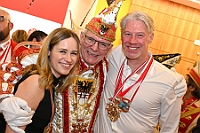 Kuerung 2025-01-18 137  Endlich Prinz Holger II. - Am Samstag 18. Januar 2025 war es endlich soweit. Kürung se. Tollität Prinz Holger II. Mit einem Gala-Abend in der ausverkauften Mercatorhalle in Duisburg. Ein stimmungsvoller Abend mit Show, Musik und Tanz.  Vorab präsentierte sich die Prinzencrew 2025 im WYNDHAM Hotel Duisburger Hof der Leibgarde se. Tollität, die Prinzengarde der Stadt Duisburg. : DVPJ, Holger II, Phil II., Prinz Karneval, Prinz, Prinzessin Mia I., Hofmarschälle, Page, Pagen, Paginnen, HDK, Duisburg, Karneval, Helau, Tollität, Event, Session 2024, Session 2025, HDK Duisburg, Hauptausschuss, Hauptausschuss Karneval Duisburg, Duisburg ist echt