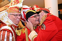 Kuerung 2025-01-18 148  Endlich Prinz Holger II. - Am Samstag 18. Januar 2025 war es endlich soweit. Kürung se. Tollität Prinz Holger II. Mit einem Gala-Abend in der ausverkauften Mercatorhalle in Duisburg. Ein stimmungsvoller Abend mit Show, Musik und Tanz.  Vorab präsentierte sich die Prinzencrew 2025 im WYNDHAM Hotel Duisburger Hof der Leibgarde se. Tollität, die Prinzengarde der Stadt Duisburg. : DVPJ, Holger II, Phil II., Prinz Karneval, Prinz, Prinzessin Mia I., Hofmarschälle, Page, Pagen, Paginnen, HDK, Duisburg, Karneval, Helau, Tollität, Event, Session 2024, Session 2025, HDK Duisburg, Hauptausschuss, Hauptausschuss Karneval Duisburg, Duisburg ist echt