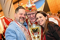 Kuerung 2025-01-18 155  Endlich Prinz Holger II. - Am Samstag 18. Januar 2025 war es endlich soweit. Kürung se. Tollität Prinz Holger II. Mit einem Gala-Abend in der ausverkauften Mercatorhalle in Duisburg. Ein stimmungsvoller Abend mit Show, Musik und Tanz.  Vorab präsentierte sich die Prinzencrew 2025 im WYNDHAM Hotel Duisburger Hof der Leibgarde se. Tollität, die Prinzengarde der Stadt Duisburg. : DVPJ, Holger II, Phil II., Prinz Karneval, Prinz, Prinzessin Mia I., Hofmarschälle, Page, Pagen, Paginnen, HDK, Duisburg, Karneval, Helau, Tollität, Event, Session 2024, Session 2025, HDK Duisburg, Hauptausschuss, Hauptausschuss Karneval Duisburg, Duisburg ist echt