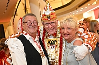 Kuerung 2025-01-18 156  Endlich Prinz Holger II. - Am Samstag 18. Januar 2025 war es endlich soweit. Kürung se. Tollität Prinz Holger II. Mit einem Gala-Abend in der ausverkauften Mercatorhalle in Duisburg. Ein stimmungsvoller Abend mit Show, Musik und Tanz.  Vorab präsentierte sich die Prinzencrew 2025 im WYNDHAM Hotel Duisburger Hof der Leibgarde se. Tollität, die Prinzengarde der Stadt Duisburg. : DVPJ, Holger II, Phil II., Prinz Karneval, Prinz, Prinzessin Mia I., Hofmarschälle, Page, Pagen, Paginnen, HDK, Duisburg, Karneval, Helau, Tollität, Event, Session 2024, Session 2025, HDK Duisburg, Hauptausschuss, Hauptausschuss Karneval Duisburg, Duisburg ist echt
