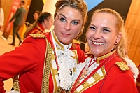 Kuerung 2025-01-18 160  Endlich Prinz Holger II. - Am Samstag 18. Januar 2025 war es endlich soweit. Kürung se. Tollität Prinz Holger II. Mit einem Gala-Abend in der ausverkauften Mercatorhalle in Duisburg. Ein stimmungsvoller Abend mit Show, Musik und Tanz.  Vorab präsentierte sich die Prinzencrew 2025 im WYNDHAM Hotel Duisburger Hof der Leibgarde se. Tollität, die Prinzengarde der Stadt Duisburg. : DVPJ, Holger II, Phil II., Prinz Karneval, Prinz, Prinzessin Mia I., Hofmarschälle, Page, Pagen, Paginnen, HDK, Duisburg, Karneval, Helau, Tollität, Event, Session 2024, Session 2025, HDK Duisburg, Hauptausschuss, Hauptausschuss Karneval Duisburg, Duisburg ist echt