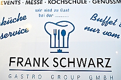 FRG 2025-02-12 01  Eine alte Tradition  - „Prinzenkochen“ bei Fran Schwarz, FRG. Ein nicht ganz vergessene Tradition lebt wieder auf. Der Prinz mit seiner Crew bekochen Freunde und Bekannte. : DVPJ, Holger II, Phil II., Prinz Karneval, Prinz, Prinzessin Mia I., Hofmarschälle, Page, Pagen, Paginnen, HDK, Duisburg, Karneval, Helau, Tollität, Event, Session 2024, Session 2025, HDK Duisburg, Hauptausschuss, Hauptausschuss Karneval Duisburg, Duisburg ist echt