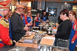 FRG 2025-02-12 18  Eine alte Tradition  - „Prinzenkochen“ bei Fran Schwarz, FRG. Ein nicht ganz vergessene Tradition lebt wieder auf. Der Prinz mit seiner Crew bekochen Freunde und Bekannte. : DVPJ, Holger II, Phil II., Prinz Karneval, Prinz, Prinzessin Mia I., Hofmarschälle, Page, Pagen, Paginnen, HDK, Duisburg, Karneval, Helau, Tollität, Event, Session 2024, Session 2025, HDK Duisburg, Hauptausschuss, Hauptausschuss Karneval Duisburg, Duisburg ist echt
