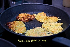 FRG 2025-02-12 33  Eine alte Tradition  - „Prinzenkochen“ bei Fran Schwarz, FRG. Ein nicht ganz vergessene Tradition lebt wieder auf. Der Prinz mit seiner Crew bekochen Freunde und Bekannte. : DVPJ, Holger II, Phil II., Prinz Karneval, Prinz, Prinzessin Mia I., Hofmarschälle, Page, Pagen, Paginnen, HDK, Duisburg, Karneval, Helau, Tollität, Event, Session 2024, Session 2025, HDK Duisburg, Hauptausschuss, Hauptausschuss Karneval Duisburg, Duisburg ist echt