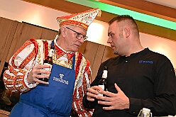 FRG 2025-02-12 44  Eine alte Tradition  - „Prinzenkochen“ bei Fran Schwarz, FRG. Ein nicht ganz vergessene Tradition lebt wieder auf. Der Prinz mit seiner Crew bekochen Freunde und Bekannte. : DVPJ, Holger II, Phil II., Prinz Karneval, Prinz, Prinzessin Mia I., Hofmarschälle, Page, Pagen, Paginnen, HDK, Duisburg, Karneval, Helau, Tollität, Event, Session 2024, Session 2025, HDK Duisburg, Hauptausschuss, Hauptausschuss Karneval Duisburg, Duisburg ist echt