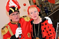 01 KarneFeier StHedwig 2025-02-17 09  Tour-Tag 17. Februar - Gestartet sind wir bei der Karnevalsfeier für Senioren im Malterser-Stift St. Hedwig in Huckingen, Organisiert von Stadtgarde Rot-Weiss. Dann ging linksrheinisch im Seniorenzentrum, von der „GeSoB“ mit dem „Sozialen Ring Ruhrstädt“, an der Zechenstraße in Homberg weiter. Am Frühen Abend besuchten wir den Senats-Prinzenempfang der KG Weiss-Grün Ruhrort im „Museum der deutschen Binnenschifffahrt“. : DVPJ, Holger II, Phil II., Prinz Karneval, Prinz, Prinzessin Mia I., Hofmarschälle, Page, Pagen, Paginnen, HDK, Duisburg, Karneval, Helau, Tollität, Event, Session 2024, Session 2025, HDK Duisburg, Hauptausschuss, Hauptausschuss Karneval Duisburg, Duisburg ist echt