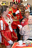 01 KarneFeier StHedwig 2025-02-17 11  Tour-Tag 17. Februar - Gestartet sind wir bei der Karnevalsfeier für Senioren im Malterser-Stift St. Hedwig in Huckingen, Organisiert von Stadtgarde Rot-Weiss. Dann ging linksrheinisch im Seniorenzentrum, von der „GeSoB“ mit dem „Sozialen Ring Ruhrstädt“, an der Zechenstraße in Homberg weiter. Am Frühen Abend besuchten wir den Senats-Prinzenempfang der KG Weiss-Grün Ruhrort im „Museum der deutschen Binnenschifffahrt“. : DVPJ, Holger II, Phil II., Prinz Karneval, Prinz, Prinzessin Mia I., Hofmarschälle, Page, Pagen, Paginnen, HDK, Duisburg, Karneval, Helau, Tollität, Event, Session 2024, Session 2025, HDK Duisburg, Hauptausschuss, Hauptausschuss Karneval Duisburg, Duisburg ist echt