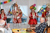 02 Seniorenztr Homberg 2025-02-17 04  Tour-Tag 17. Februar - Gestartet sind wir bei der Karnevalsfeier für Senioren im Malterser-Stift St. Hedwig in Huckingen, Organisiert von Stadtgarde Rot-Weiss. Dann ging linksrheinisch im Seniorenzentrum, von der „GeSoB“ mit dem „Sozialen Ring Ruhrstädt“, an der Zechenstraße in Homberg weiter. Am Frühen Abend besuchten wir den Senats-Prinzenempfang der KG Weiss-Grün Ruhrort im „Museum der deutschen Binnenschifffahrt“. : DVPJ, Holger II, Phil II., Prinz Karneval, Prinz, Prinzessin Mia I., Hofmarschälle, Page, Pagen, Paginnen, HDK, Duisburg, Karneval, Helau, Tollität, Event, Session 2024, Session 2025, HDK Duisburg, Hauptausschuss, Hauptausschuss Karneval Duisburg, Duisburg ist echt