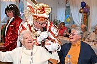 02 Seniorenztr Homberg 2025-02-17 05  Tour-Tag 17. Februar - Gestartet sind wir bei der Karnevalsfeier für Senioren im Malterser-Stift St. Hedwig in Huckingen, Organisiert von Stadtgarde Rot-Weiss. Dann ging linksrheinisch im Seniorenzentrum, von der „GeSoB“ mit dem „Sozialen Ring Ruhrstädt“, an der Zechenstraße in Homberg weiter. Am Frühen Abend besuchten wir den Senats-Prinzenempfang der KG Weiss-Grün Ruhrort im „Museum der deutschen Binnenschifffahrt“. : DVPJ, Holger II, Phil II., Prinz Karneval, Prinz, Prinzessin Mia I., Hofmarschälle, Page, Pagen, Paginnen, HDK, Duisburg, Karneval, Helau, Tollität, Event, Session 2024, Session 2025, HDK Duisburg, Hauptausschuss, Hauptausschuss Karneval Duisburg, Duisburg ist echt