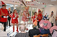 01 JohanniterNeudorf 2025-02-18 03  Tour-Tag 18. Februar - Der erste Termin führt uns ins Seniorenhaus vom Johanniter-Stift Duisburg-Neudorf an der Wildstraße. Weiter Richtung Süden besuchen wir den Seniorenkarneval die KFD in St. Peter und Paul Gemeinde in Duisburg-Huckingen. Von dort fahren wir in die Landeshauptstadt, Düsseldorf, wo es im Landtag heute mal närrisch zu gut. Der „Närrische Landtag“ ist gelebteTradition. : DVPJ, Holger II, Phil II., Prinz Karneval, Prinz, Prinzessin Mia I., Hofmarschälle, Page, Pagen, Paginnen, HDK, Duisburg, Karneval, Helau, Tollität, Event, Session 2024, Session 2025, HDK Duisburg, Hauptausschuss, Hauptausschuss Karneval Duisburg, Duisburg ist echt