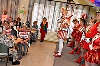 02 KFD StPeterPaul 2025-02-18 10  Tour-Tag 18. Februar - Der erste Termin führt uns ins Seniorenhaus vom Johanniter-Stift Duisburg-Neudorf an der Wildstraße. Weiter Richtung Süden besuchen wir den Seniorenkarneval die KFD in St. Peter und Paul Gemeinde in Duisburg-Huckingen. Von dort fahren wir in die Landeshauptstadt, Düsseldorf, wo es im Landtag heute mal närrisch zu gut. Der „Närrische Landtag“ ist gelebteTradition. : DVPJ, Holger II, Phil II., Prinz Karneval, Prinz, Prinzessin Mia I., Hofmarschälle, Page, Pagen, Paginnen, HDK, Duisburg, Karneval, Helau, Tollität, Event, Session 2024, Session 2025, HDK Duisburg, Hauptausschuss, Hauptausschuss Karneval Duisburg, Duisburg ist echt