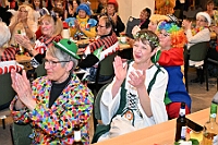 02 KFD StPeterPaul 2025-02-18 15  Tour-Tag 18. Februar - Der erste Termin führt uns ins Seniorenhaus vom Johanniter-Stift Duisburg-Neudorf an der Wildstraße. Weiter Richtung Süden besuchen wir den Seniorenkarneval die KFD in St. Peter und Paul Gemeinde in Duisburg-Huckingen. Von dort fahren wir in die Landeshauptstadt, Düsseldorf, wo es im Landtag heute mal närrisch zu gut. Der „Närrische Landtag“ ist gelebteTradition. : DVPJ, Holger II, Phil II., Prinz Karneval, Prinz, Prinzessin Mia I., Hofmarschälle, Page, Pagen, Paginnen, HDK, Duisburg, Karneval, Helau, Tollität, Event, Session 2024, Session 2025, HDK Duisburg, Hauptausschuss, Hauptausschuss Karneval Duisburg, Duisburg ist echt
