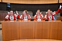 03 NaerLandtag 2025-02-18 AW8 0879  Tour-Tag 18. Februar - Der erste Termin führt uns ins Seniorenhaus vom Johanniter-Stift Duisburg-Neudorf an der Wildstraße. Weiter Richtung Süden besuchen wir den Seniorenkarneval die KFD in St. Peter und Paul Gemeinde in Duisburg-Huckingen. Von dort fahren wir in die Landeshauptstadt, Düsseldorf, wo es im Landtag heute mal närrisch zu gut. Der „Närrische Landtag“ ist gelebteTradition. : DVPJ, Holger II, Phil II., Prinz Karneval, Prinz, Prinzessin Mia I., Hofmarschälle, Page, Pagen, Paginnen, HDK, Duisburg, Karneval, Helau, Tollität, Event, Session 2024, Session 2025, HDK Duisburg, Hauptausschuss, Hauptausschuss Karneval Duisburg, Duisburg ist echt
