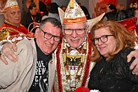 02 Prinzgar Fluesters 2025-02-19 13  Mittwoch, 19. Februar - Jahrelang ist der Besuch der CDU Ratsfraktion im Rathaus Tradition. Genauso wie der dort verliehene „Wurstorden“. Zur vorgerückter Stunde wurde es dann leise. In Opgen-Rhein's "Zum Johanniter", in Walsum, hieß es zum 2.Mal,  „Flüstersitzung“, Veranstalter die Duisburger Prinzengarde. : DVPJ, Holger II, Phil II., Prinz Karneval, Prinz, Prinzessin Mia I., Hofmarschälle, Page, Pagen, Paginnen, HDK, Duisburg, Karneval, Helau, Tollität, Event, Session 2024, Session 2025, HDK Duisburg, Hauptausschuss, Hauptausschuss Karneval Duisburg, Duisburg ist echt