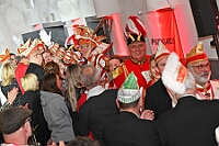 02 Prinzgar Fluesters 2025-02-19 17  Mittwoch, 19. Februar - Jahrelang ist der Besuch der CDU Ratsfraktion im Rathaus Tradition. Genauso wie der dort verliehene „Wurstorden“. Zur vorgerückter Stunde wurde es dann leise. In Opgen-Rhein's "Zum Johanniter", in Walsum, hieß es zum 2.Mal,  „Flüstersitzung“, Veranstalter die Duisburger Prinzengarde. : DVPJ, Holger II, Phil II., Prinz Karneval, Prinz, Prinzessin Mia I., Hofmarschälle, Page, Pagen, Paginnen, HDK, Duisburg, Karneval, Helau, Tollität, Event, Session 2024, Session 2025, HDK Duisburg, Hauptausschuss, Hauptausschuss Karneval Duisburg, Duisburg ist echt