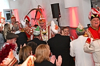 02 Prinzgar Fluesters 2025-02-19 18  Mittwoch, 19. Februar - Jahrelang ist der Besuch der CDU Ratsfraktion im Rathaus Tradition. Genauso wie der dort verliehene „Wurstorden“. Zur vorgerückter Stunde wurde es dann leise. In Opgen-Rhein's "Zum Johanniter", in Walsum, hieß es zum 2.Mal,  „Flüstersitzung“, Veranstalter die Duisburger Prinzengarde. : DVPJ, Holger II, Phil II., Prinz Karneval, Prinz, Prinzessin Mia I., Hofmarschälle, Page, Pagen, Paginnen, HDK, Duisburg, Karneval, Helau, Tollität, Event, Session 2024, Session 2025, HDK Duisburg, Hauptausschuss, Hauptausschuss Karneval Duisburg, Duisburg ist echt