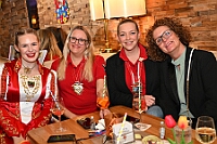 01 Coupe1900 2025-02 21 11  Zweimal Party - Die erste Party mit uns startet in Großenbaum im „Coupe 1900“, unser Standquartier im Süden. Nachdem Auftakt mit der „Jeck im Coupe Party“ geht es dann nach Meiderich ins „Buddy´s“. Eine Dankeschön-Party mit Familie, Freunden und Sponsoren. : DVPJ, Holger II, Phil II., Prinz Karneval, Prinz, Prinzessin Mia I., Hofmarschälle, Page, Pagen, Paginnen, HDK, Duisburg, Karneval, Helau, Tollität, Event, Session 2024, Session 2025, HDK Duisburg, Hauptausschuss, Hauptausschuss Karneval Duisburg, Duisburg ist echt