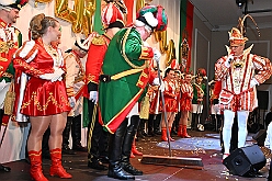 02 BuergerGala 2025-02-22 06  Samstagstour 22. Februar - Am Abend starteten wir in Hamborn im „Abteikeller“. Die 1.Gr. KG Rot-Weiß Hamborn-Marxloh hatte die Männer zur Herrensitzung geladen. Danach dann zwei Termine in Duisburgs City. Zuerst die im WYNDHAM Hotel Duisburger Hof die Premiere der Bürgergarde Duisburg. Deren „Bürger Gala“ war die erste Saalveranstaltung seit ihrer Gründung. Danach dann ein paar Meter weiter in der Aula des Gertrud-Bäumer-Berufskolleg der letzte Auftritt an diesem Abend auf dem Kostümfest der KG Königreich Duissern. : DVPJ, Holger II, Phil II., Prinz Karneval, Prinz, Prinzessin Mia I., Hofmarschälle, Page, Pagen, Paginnen, HDK, Duisburg, Karneval, Helau, Tollität, Event, Session 2024, Session 2025, HDK Duisburg, Hauptausschuss, Hauptausschuss Karneval Duisburg, Duisburg ist echt