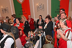 02 BuergerGala 2025-02-22 08  Samstagstour 22. Februar - Am Abend starteten wir in Hamborn im „Abteikeller“. Die 1.Gr. KG Rot-Weiß Hamborn-Marxloh hatte die Männer zur Herrensitzung geladen. Danach dann zwei Termine in Duisburgs City. Zuerst die im WYNDHAM Hotel Duisburger Hof die Premiere der Bürgergarde Duisburg. Deren „Bürger Gala“ war die erste Saalveranstaltung seit ihrer Gründung. Danach dann ein paar Meter weiter in der Aula des Gertrud-Bäumer-Berufskolleg der letzte Auftritt an diesem Abend auf dem Kostümfest der KG Königreich Duissern. : DVPJ, Holger II, Phil II., Prinz Karneval, Prinz, Prinzessin Mia I., Hofmarschälle, Page, Pagen, Paginnen, HDK, Duisburg, Karneval, Helau, Tollität, Event, Session 2024, Session 2025, HDK Duisburg, Hauptausschuss, Hauptausschuss Karneval Duisburg, Duisburg ist echt