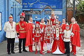 01 DuisburgerZoo 2025-02-25 34  Im Zoo und WDR - Im Duisburger Zoo waren es nicht Elefant, Tiger und Co. die wir besuchten, wir haben Kamel, Koala und Delphin mit einem Helau begrüßt. Danach ging es dann zum WDR in den Innenhafen. Dort besuchten wir die Lokalzeit Redaktion und das Studio. : DVPJ, Holger II, Phil II., Prinz Karneval, Prinz, Prinzessin Mia I., Hofmarschälle, Page, Pagen, Paginnen, HDK, Duisburg, Karneval, Helau, Tollität, Event, Session 2024, Session 2025, HDK Duisburg, Hauptausschuss, Hauptausschuss Karneval Duisburg, Duisburg ist echt