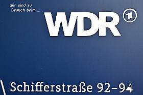 02 WDRDuisburg 2025-02-25 02  Im Zoo und WDR - Im Duisburger Zoo waren es nicht Elefant, Tiger und Co. die wir besuchten, wir haben Kamel, Koala und Delphin mit einem Helau begrüßt. Danach ging es dann zum WDR in den Innenhafen. Dort besuchten wir die Lokalzeit Redaktion und das Studio. : DVPJ, Holger II, Phil II., Prinz Karneval, Prinz, Prinzessin Mia I., Hofmarschälle, Page, Pagen, Paginnen, HDK, Duisburg, Karneval, Helau, Tollität, Event, Session 2024, Session 2025, HDK Duisburg, Hauptausschuss, Hauptausschuss Karneval Duisburg, Duisburg ist echt