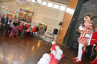 01 EmpfRheinh 2025-02-26 08  26. Februar, ein Mittwoch - Pünktlich um 11:11 Uhr beginnt der Empfang der Bezirksvertretung Rheinhausen in der Erlöserkirche. Natürlich ein Termin mit der Kinderprinzencrew. Danach folgen wir einer Einladung des Studio 47. Am Nachmittag haben Seniorenkarneval auf dem Plan. Im Malteser-Stift in St. Nikolaus wird gesungen und geschunkelt. Am Abend dann das Highlight. Im IntercityHotel geb es den Prinzenempfang der Heimatgesellschaft von sr. Tollität, den Roten Funken. : DVPJ, Holger II, Phil II., Prinz Karneval, Prinz, Prinzessin Mia I., Hofmarschälle, Page, Pagen, Paginnen, HDK, Duisburg, Karneval, Helau, Tollität, Event, Session 2024, Session 2025, HDK Duisburg, Hauptausschuss, Hauptausschuss Karneval Duisburg, Duisburg ist echt