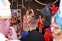 01 EmpfRheinh 2025-02-26 14  26. Februar, ein Mittwoch - Pünktlich um 11:11 Uhr beginnt der Empfang der Bezirksvertretung Rheinhausen in der Erlöserkirche. Natürlich ein Termin mit der Kinderprinzencrew. Danach folgen wir einer Einladung des Studio 47. Am Nachmittag haben Seniorenkarneval auf dem Plan. Im Malteser-Stift in St. Nikolaus wird gesungen und geschunkelt. Am Abend dann das Highlight. Im IntercityHotel geb es den Prinzenempfang der Heimatgesellschaft von sr. Tollität, den Roten Funken. : DVPJ, Holger II, Phil II., Prinz Karneval, Prinz, Prinzessin Mia I., Hofmarschälle, Page, Pagen, Paginnen, HDK, Duisburg, Karneval, Helau, Tollität, Event, Session 2024, Session 2025, HDK Duisburg, Hauptausschuss, Hauptausschuss Karneval Duisburg, Duisburg ist echt