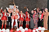 01 EmpfRheinh 2025-02-26 15  26. Februar, ein Mittwoch - Pünktlich um 11:11 Uhr beginnt der Empfang der Bezirksvertretung Rheinhausen in der Erlöserkirche. Natürlich ein Termin mit der Kinderprinzencrew. Danach folgen wir einer Einladung des Studio 47. Am Nachmittag haben Seniorenkarneval auf dem Plan. Im Malteser-Stift in St. Nikolaus wird gesungen und geschunkelt. Am Abend dann das Highlight. Im IntercityHotel geb es den Prinzenempfang der Heimatgesellschaft von sr. Tollität, den Roten Funken. : DVPJ, Holger II, Phil II., Prinz Karneval, Prinz, Prinzessin Mia I., Hofmarschälle, Page, Pagen, Paginnen, HDK, Duisburg, Karneval, Helau, Tollität, Event, Session 2024, Session 2025, HDK Duisburg, Hauptausschuss, Hauptausschuss Karneval Duisburg, Duisburg ist echt