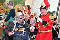 03 MalterseStNikolaus 2025-02-26 08  26. Februar, ein Mittwoch - Pünktlich um 11:11 Uhr beginnt der Empfang der Bezirksvertretung Rheinhausen in der Erlöserkirche. Natürlich ein Termin mit der Kinderprinzencrew. Danach folgen wir einer Einladung des Studio 47. Am Nachmittag haben Seniorenkarneval auf dem Plan. Im Malteser-Stift in St. Nikolaus wird gesungen und geschunkelt. Am Abend dann das Highlight. Im IntercityHotel geb es den Prinzenempfang der Heimatgesellschaft von sr. Tollität, den Roten Funken. : DVPJ, Holger II, Phil II., Prinz Karneval, Prinz, Prinzessin Mia I., Hofmarschälle, Page, Pagen, Paginnen, HDK, Duisburg, Karneval, Helau, Tollität, Event, Session 2024, Session 2025, HDK Duisburg, Hauptausschuss, Hauptausschuss Karneval Duisburg, Duisburg ist echt