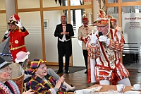 03 MalterseStNikolaus 2025-02-26 11  26. Februar, ein Mittwoch - Pünktlich um 11:11 Uhr beginnt der Empfang der Bezirksvertretung Rheinhausen in der Erlöserkirche. Natürlich ein Termin mit der Kinderprinzencrew. Danach folgen wir einer Einladung des Studio 47. Am Nachmittag haben Seniorenkarneval auf dem Plan. Im Malteser-Stift in St. Nikolaus wird gesungen und geschunkelt. Am Abend dann das Highlight. Im IntercityHotel geb es den Prinzenempfang der Heimatgesellschaft von sr. Tollität, den Roten Funken. : DVPJ, Holger II, Phil II., Prinz Karneval, Prinz, Prinzessin Mia I., Hofmarschälle, Page, Pagen, Paginnen, HDK, Duisburg, Karneval, Helau, Tollität, Event, Session 2024, Session 2025, HDK Duisburg, Hauptausschuss, Hauptausschuss Karneval Duisburg, Duisburg ist echt