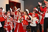 04 PrEmpf RoteFunken 2025-02-26 17  26. Februar, ein Mittwoch - Pünktlich um 11:11 Uhr beginnt der Empfang der Bezirksvertretung Rheinhausen in der Erlöserkirche. Natürlich ein Termin mit der Kinderprinzencrew. Danach folgen wir einer Einladung des Studio 47. Am Nachmittag haben Seniorenkarneval auf dem Plan. Im Malteser-Stift in St. Nikolaus wird gesungen und geschunkelt. Am Abend dann das Highlight. Im IntercityHotel geb es den Prinzenempfang der Heimatgesellschaft von sr. Tollität, den Roten Funken. : DVPJ, Holger II, Phil II., Prinz Karneval, Prinz, Prinzessin Mia I., Hofmarschälle, Page, Pagen, Paginnen, HDK, Duisburg, Karneval, Helau, Tollität, Event, Session 2024, Session 2025, HDK Duisburg, Hauptausschuss, Hauptausschuss Karneval Duisburg, Duisburg ist echt