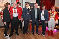 04 PrEmpf RoteFunken 2025-02-26 21  26. Februar, ein Mittwoch - Pünktlich um 11:11 Uhr beginnt der Empfang der Bezirksvertretung Rheinhausen in der Erlöserkirche. Natürlich ein Termin mit der Kinderprinzencrew. Danach folgen wir einer Einladung des Studio 47. Am Nachmittag haben Seniorenkarneval auf dem Plan. Im Malteser-Stift in St. Nikolaus wird gesungen und geschunkelt. Am Abend dann das Highlight. Im IntercityHotel geb es den Prinzenempfang der Heimatgesellschaft von sr. Tollität, den Roten Funken. : DVPJ, Holger II, Phil II., Prinz Karneval, Prinz, Prinzessin Mia I., Hofmarschälle, Page, Pagen, Paginnen, HDK, Duisburg, Karneval, Helau, Tollität, Event, Session 2024, Session 2025, HDK Duisburg, Hauptausschuss, Hauptausschuss Karneval Duisburg, Duisburg ist echt