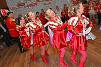04 PrEmpf RoteFunken 2025-02-26 38  26. Februar, ein Mittwoch - Pünktlich um 11:11 Uhr beginnt der Empfang der Bezirksvertretung Rheinhausen in der Erlöserkirche. Natürlich ein Termin mit der Kinderprinzencrew. Danach folgen wir einer Einladung des Studio 47. Am Nachmittag haben Seniorenkarneval auf dem Plan. Im Malteser-Stift in St. Nikolaus wird gesungen und geschunkelt. Am Abend dann das Highlight. Im IntercityHotel geb es den Prinzenempfang der Heimatgesellschaft von sr. Tollität, den Roten Funken. : DVPJ, Holger II, Phil II., Prinz Karneval, Prinz, Prinzessin Mia I., Hofmarschälle, Page, Pagen, Paginnen, HDK, Duisburg, Karneval, Helau, Tollität, Event, Session 2024, Session 2025, HDK Duisburg, Hauptausschuss, Hauptausschuss Karneval Duisburg, Duisburg ist echt