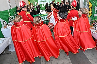 DEKRA PriWieg2025-02-26 12  Prinzenwiegen bei der DEKRA -  Ein Termin bei der DEKRA in Neumühl gehört schon auch zu den Traditionen im Duisburger Karneval. Dort findet alljährlich einPrinzenwiegen statt. Die DEKRA ist aber auch ein zuverlässiger Partner wenn es um TÜV-Abnahmen bei den Karnevalswagen geht. : DVPJ, Holger II, Phil II., Prinz Karneval, Prinz, Prinzessin Mia I., Hofmarschälle, Page, Pagen, Paginnen, HDK, Duisburg, Karneval, Helau, Tollität, Event, Session 2024, Session 2025, HDK Duisburg, Hauptausschuss, Hauptausschuss Karneval Duisburg, Duisburg ist echt