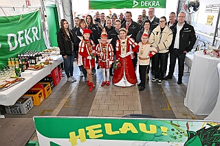 DEKRA PriWieg2025-02-26 18  Prinzenwiegen bei der DEKRA -  Ein Termin bei der DEKRA in Neumühl gehört schon auch zu den Traditionen im Duisburger Karneval. Dort findet alljährlich einPrinzenwiegen statt. Die DEKRA ist aber auch ein zuverlässiger Partner wenn es um TÜV-Abnahmen bei den Karnevalswagen geht. : DVPJ, Holger II, Phil II., Prinz Karneval, Prinz, Prinzessin Mia I., Hofmarschälle, Page, Pagen, Paginnen, HDK, Duisburg, Karneval, Helau, Tollität, Event, Session 2024, Session 2025, HDK Duisburg, Hauptausschuss, Hauptausschuss Karneval Duisburg, Duisburg ist echt