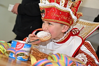 DEKRA PriWieg2025-02-26 21  Prinzenwiegen bei der DEKRA -  Ein Termin bei der DEKRA in Neumühl gehört schon auch zu den Traditionen im Duisburger Karneval. Dort findet alljährlich einPrinzenwiegen statt. Die DEKRA ist aber auch ein zuverlässiger Partner wenn es um TÜV-Abnahmen bei den Karnevalswagen geht. : DVPJ, Holger II, Phil II., Prinz Karneval, Prinz, Prinzessin Mia I., Hofmarschälle, Page, Pagen, Paginnen, HDK, Duisburg, Karneval, Helau, Tollität, Event, Session 2024, Session 2025, HDK Duisburg, Hauptausschuss, Hauptausschuss Karneval Duisburg, Duisburg ist echt