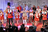 Altweibertour 2025-02-28 163  Altweibertour 2025, Helau heißt Willkommen - Über 20 Mal hieß es raus aus den Bus, rauf auf die Bühne und zurück in den Bus. Die Tour startete im IntercityHotel Duisburger Hof. Wir fuhren  quer durch unsere Stadt. U. a. waren wir im Polizeipräsidium, Festzelt vom HDK im LANUV bei der HARGREAVES und bei vielen Veranstaltungen der Karnevalsgesellschaften. : DVPJ, Holger II, Phil II., Prinz Karneval, Prinz, Prinzessin Mia I., Hofmarschälle, Page, Pagen, Paginnen, HDK, Duisburg, Karneval, Helau, Tollität, Event, Session 2024, Session 2025, HDK Duisburg, Hauptausschuss, Hauptausschuss Karneval Duisburg, Duisburg ist echt