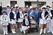 Karnevalssamstagstour 2025-03-01 005  Die Karnevalssamtags-Tour - Um acht Uhr wird vor dem WYNDHAM Hotel Duisburger Hof die Kinderprinzencrew geweckt. Danach folgen noch bis Mitternacht 10 weitere Termin. U.a. der Hamborner Kinderkarnevalszug, das Biwak von Ehren- und Bürgergarde und Schützenkarneval. : DVPJ, Holger II, Phil II., Prinz Karneval, Prinz, Prinzessin Mia I., Hofmarschälle, Page, Pagen, Paginnen, HDK, Duisburg, Karneval, Helau, Tollität, Event, Session 2024, Session 2025, HDK Duisburg, Hauptausschuss, Hauptausschuss Karneval Duisburg, Duisburg ist echt