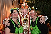Karnevalssamstagstour 2025-03-01 149  Die Karnevalssamtags-Tour - Um acht Uhr wird vor dem WYNDHAM Hotel Duisburger Hof die Kinderprinzencrew geweckt. Danach folgen noch bis Mitternacht 10 weitere Termin. U.a. der Hamborner Kinderkarnevalszug, das Biwak von Ehren- und Bürgergarde und Schützenkarneval. : DVPJ, Holger II, Phil II., Prinz Karneval, Prinz, Prinzessin Mia I., Hofmarschälle, Page, Pagen, Paginnen, HDK, Duisburg, Karneval, Helau, Tollität, Event, Session 2024, Session 2025, HDK Duisburg, Hauptausschuss, Hauptausschuss Karneval Duisburg, Duisburg ist echt